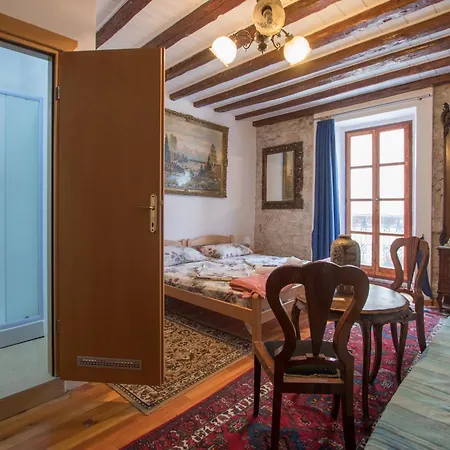 Apartment In Historic Center Porec